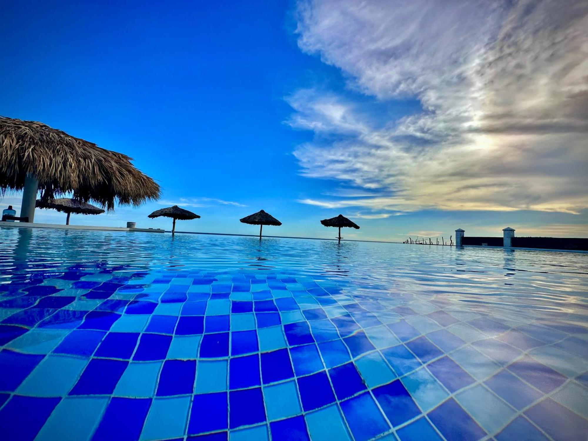 Hotel Tesoro Beach San Luis La Herradura Dış mekan fotoğraf